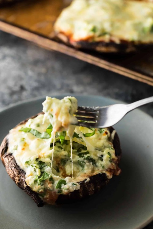 hoardingrecipes:  Lasagna Stuffed Portobello