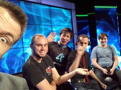 dhoxology:Riot Quickshot | Riot Phreak | CLG Doublelift | GG Monte Cristo | EG Krepo(Source: @RiotQu