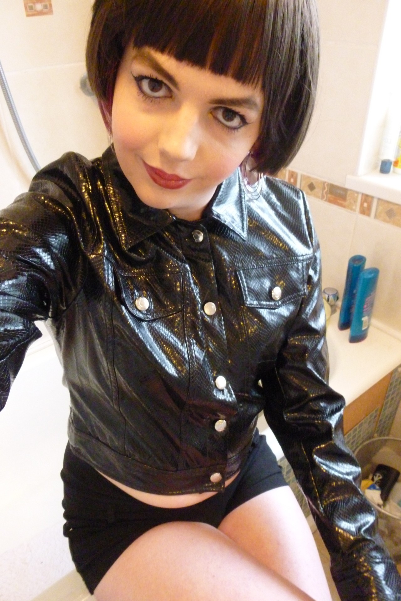 lucy-cd:  PicturesLove this new leather jacket, abolutely gorgeous! &lt;3  Going