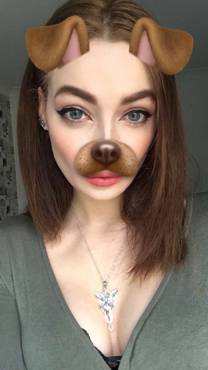 vanimamela:  Well cute (I haven’t cut my hair it’s just my fringe lmao)