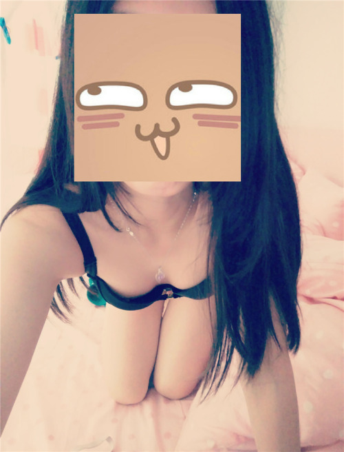 icypaple:LA的羞涩贫乳小美女，每次都特别娇羞