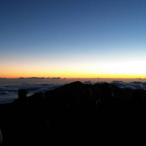 Sea of clouds at 9700 feet above sea level. #femdom #vacation #hawaii #volcano #haleakala #horizon #daybreak # dawn #aurora