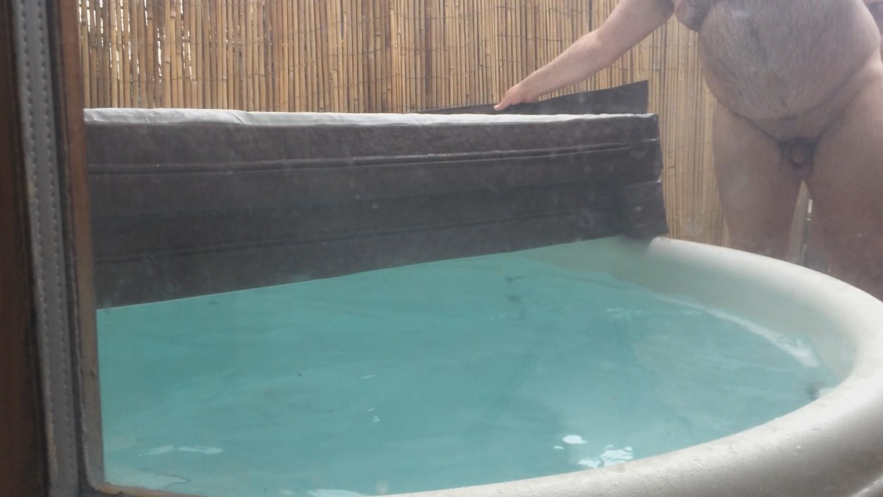 gordo4gordo4superchub:  mikeward1701:  korndoggy and I having fun in the Hot Tub,