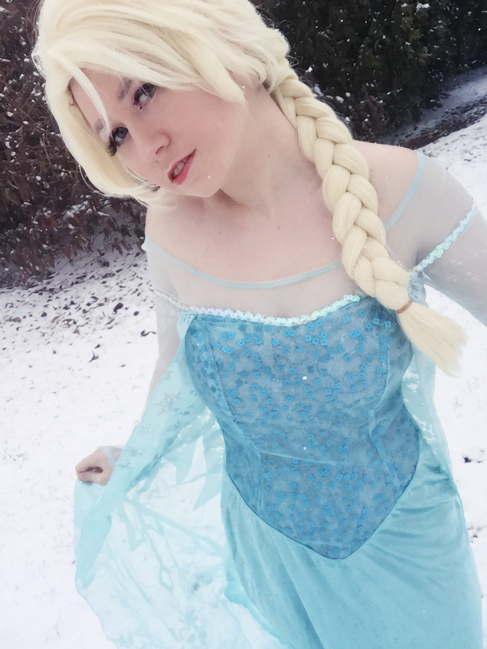 usatame:  Snow day? go out and play in cosplay of course…..lolHave some selfies