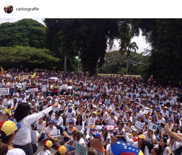 wegotaproblem17:This is the “Women March against repression” in my country(Venezuela)