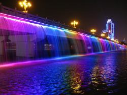 gaksdesigns:  Banpo Bridge Rainbow Fountain, downtown Seoul, South Korea.