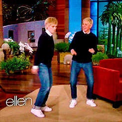 suicideblonde:  teatralka:  Kate McKinnon Takes Over for Ellen (x)  DID YOU KNOW