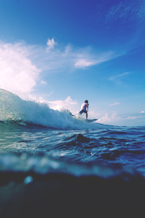 modernambition:  Surfing in Hawaii | MDRNA | Instagram