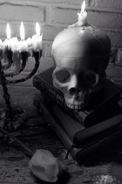 dark-recesses-of-the-soul:  ☽ dark, horror, eerie, macabre ☾