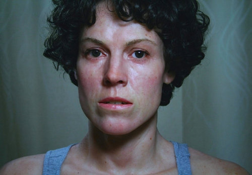 lospaziobianco:  Ultra-Realistic Ellen Ripley Bust Sculpture From ‘Aliens’ by Steve Scotts via 