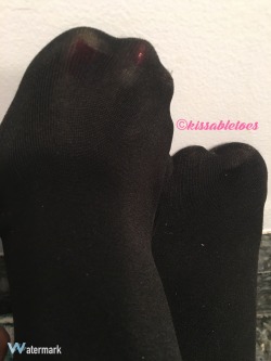 kissabletoes:  For my stocking lovers 😘