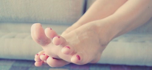 feet-art:  Lecker fuesse. Wer wuerde gerne mal daran riechen?  Alexa doesn’t want you to join 