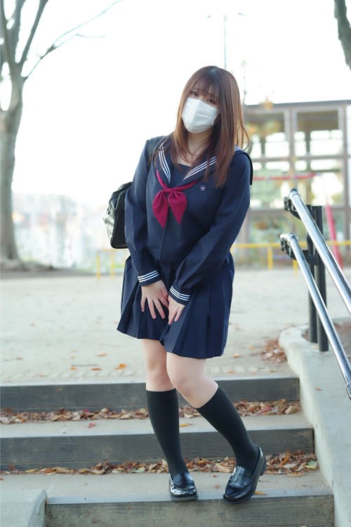 hiddendl2: Schoolgirl with wet pampers