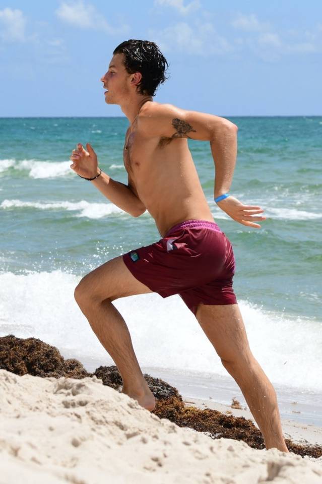 shawnmendes-updates:Shawn on the beach in Miami today | August 5th, 2022
