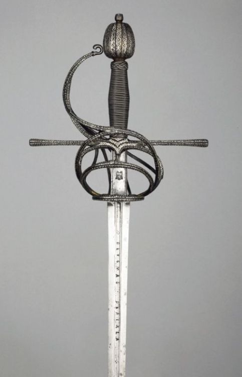 art-of-swords:RapierDated: 1610 - 1630Maker: Tomás de AyalaMedium: iron, steel, gold and silver, enc