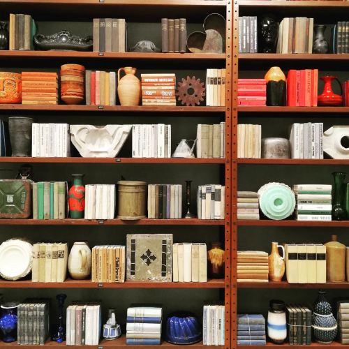 Fearful simmetry  #book #bookshelf #shelf #shelfie #colors #shades #larinascente #torino #torinocity