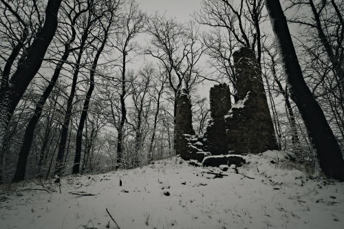 The ruins of the gallows on a desolate hill between Miłków (Arnsdorf im Riesengebirge) and Ściegny (