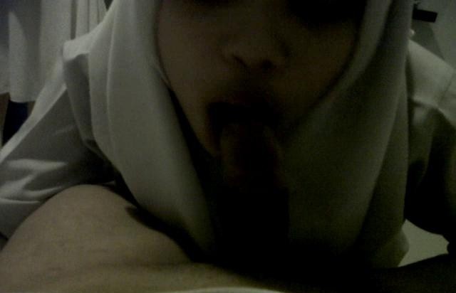 ijaluda:  ayamtelupid:  Budak sekolah KL Melawati pandai blowjob sebelum jadi pelakon.Â 