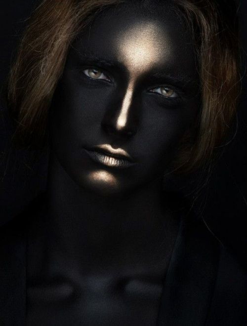 houseofglamdolls: We love this deep black look with a striking gold highlight! Visit us at houseofgl