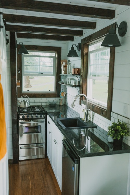 digitalramen:Heirloom Homes proves living small can still mean living luxuriously.