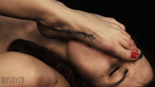 footfetishfight: Kiss all over the sole, baby! i LIKE THIS!