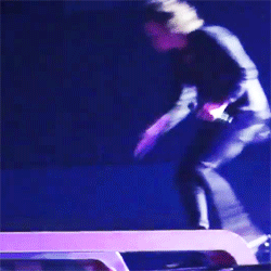 jeffazoffs:  Harry rocking around during Better Than Words   