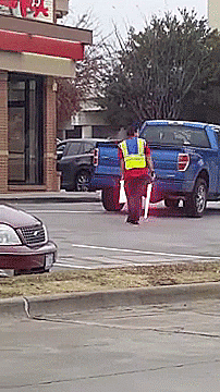 thenatsdorf:Parking attendant is a Sith Lord. [full video]