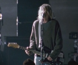 letstheblackandwhiterainbow:  Nirvana — Kurt Cobain 