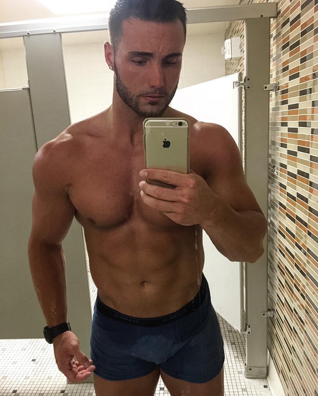 pecstacular:  Daniel Stevens on IG