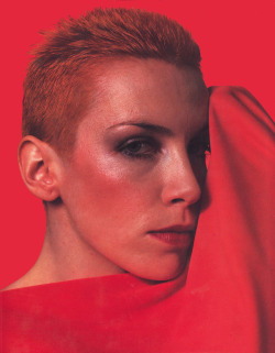 ish0tandywarh0l:  annie lennox