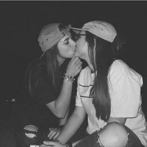 lesbianlovekissing: