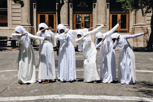 bijah-tuu: saida-dahir: Eid Mubarak from the Dahir Sisters ❤️ Omfg yaaass