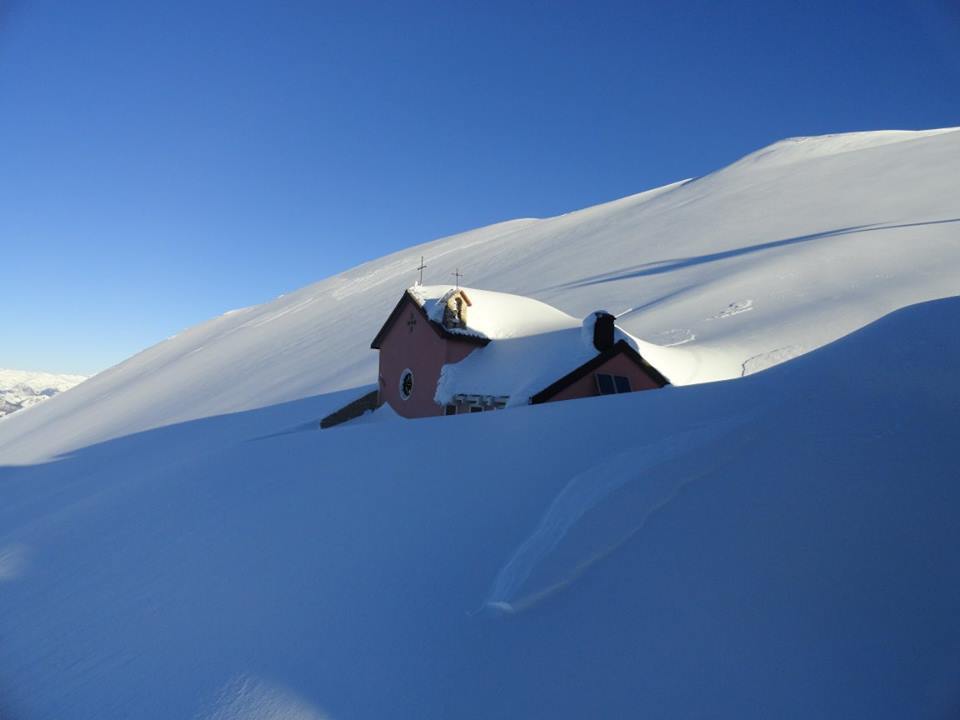 bacteriia:  Shelter in snow on Monte Baldo