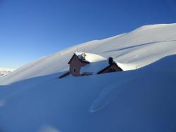 bacteriia:  Shelter in snow on Monte Baldo