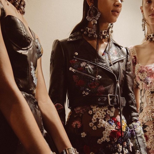 koenigin:ALEXANDER MCQUEEN SS17 (this collection is a dream)