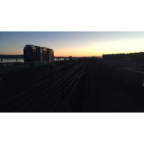 waitingforthesummerrain:  Caught the last wee bit of daylight after my lecture today. The sky was so lovely 😍🌞 (at Dundee)