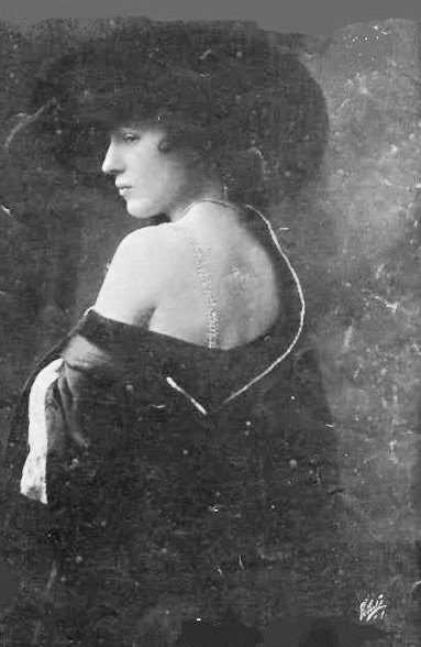 Evelyn Nesbithttps://Painted-Face.com/