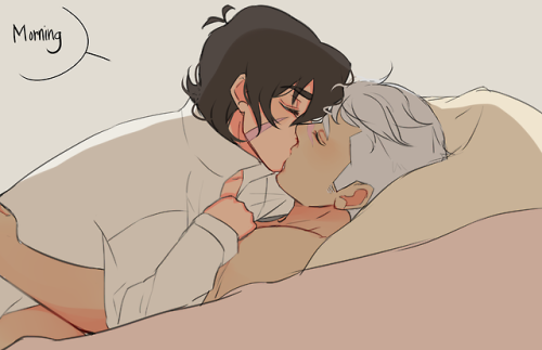 applepieken:Sheith mornings always start with smooches. That’s love baby!