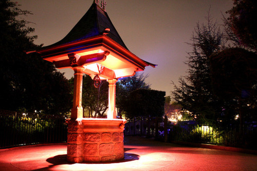 disneyendlessmagic:  Wishing Well by andy castro on Flickr. 