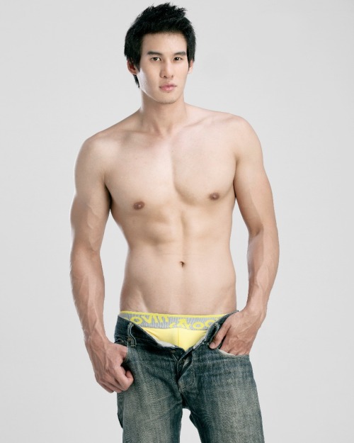 thaimodel:    Rattasart Roongsirithip for Attitude Thailand  