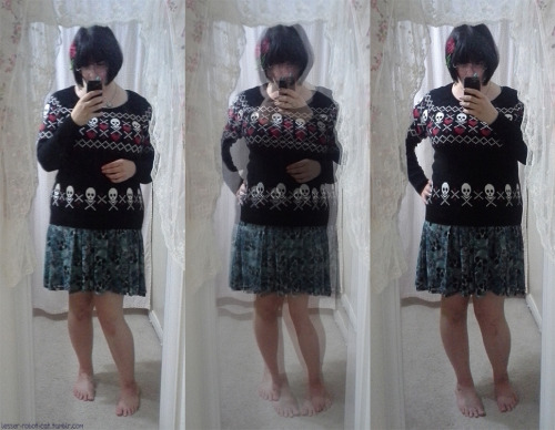 It’s always freezing at the con, so I’ll have a chance to wear my favorite sweater in summer.