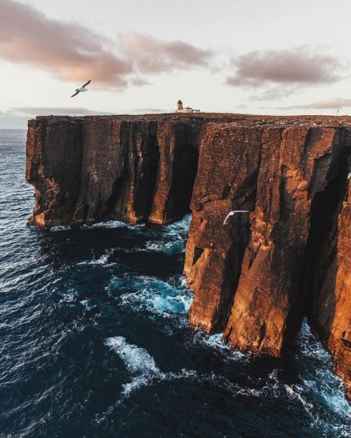 scotianostra:Eshaness Lighthouse.Perched atop some of the most dramatic cliffs and coastal scenery i