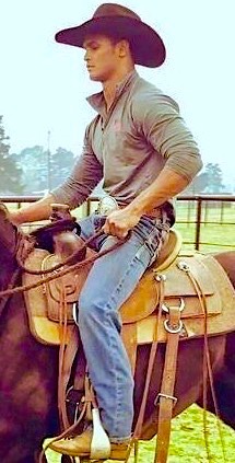 maleslavetrainer:  Real cowboys are always in demand. No, I don’t mean on the dusty trail… I mean in