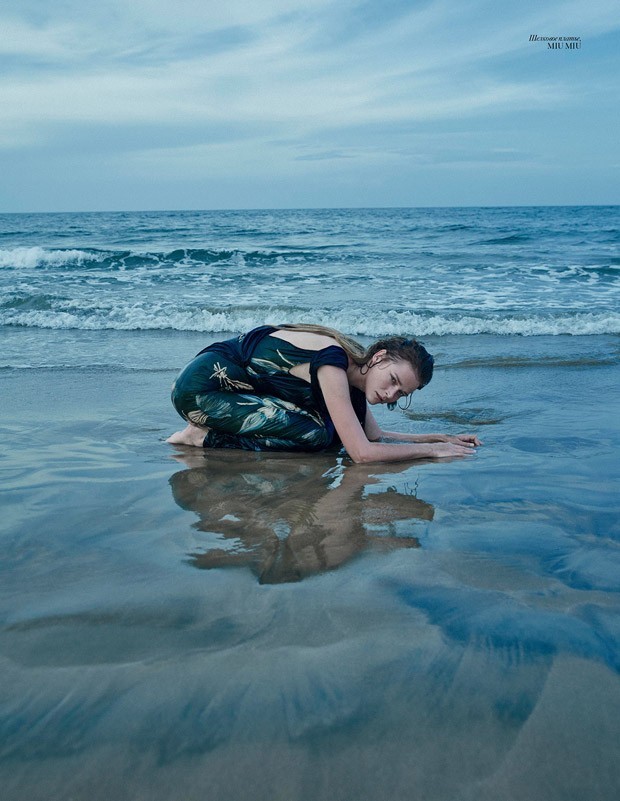crimsonkismet:totallyinlovewithfashion:Carmen Kass by An Le for Vogue Ukraine July