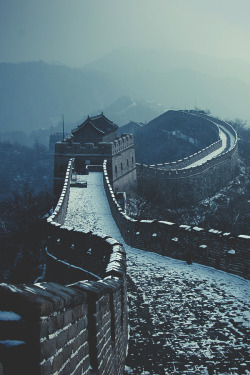 visualechoess:  The Great Wall of China by: Jiamin