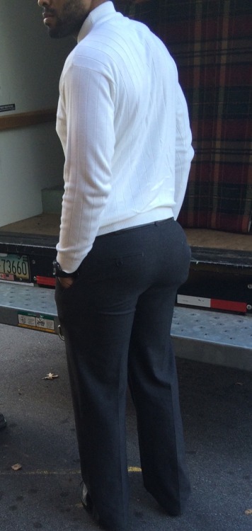 prissychrys:  Spying: nicest ass and cute in the face too !! He was showing me that ASS 