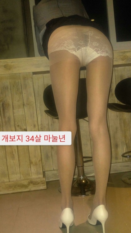 zxcvbn7788: 어느덧 팔로워 수가. 3천이 다되갑니다ㅎㅎ 감사하네요ㅎㅎ도도한척 조신한척 다해도 천성이 걸레고 아주 천한 마눌년입니다 정장패션을 직업상자주입을수 밖에없네요 욕