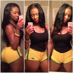 luvisblack:  #LuvIsBlack #BeautifulBlackWoman #Seduction #Curves #TimelineQueen #ChocolateBeauty