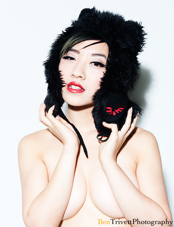 bentrivettontherocks:Stella Chuu and her fuzzy hat from Spirit Hoods. 