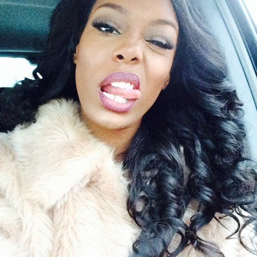 impassivedays:  I always take pictures while driving #badHabit #icouldgethurt 